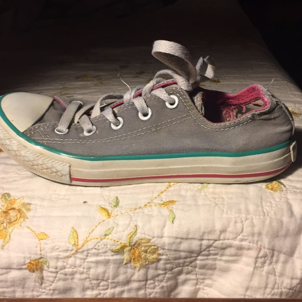 Girls converses